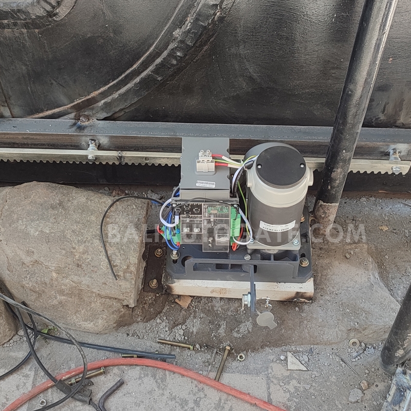 Pintu Otomatis dengan Access Control di Bali